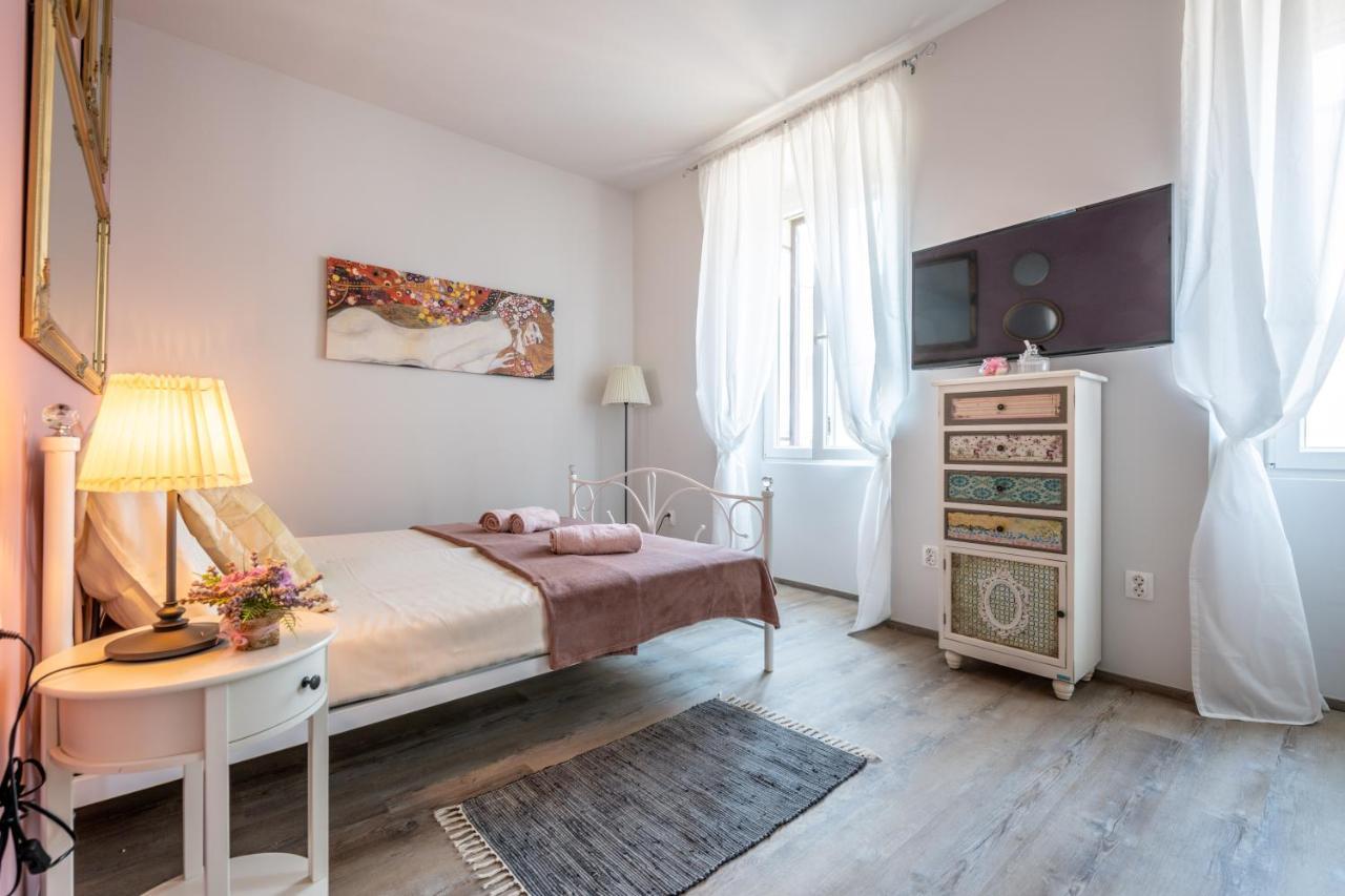 Old City Romantic Studios 4 With Free Private Parking Pula Exteriör bild